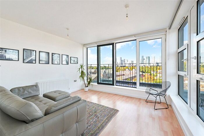 2 Bedroom Flat To Rent In Bartlett Mews, London, E14