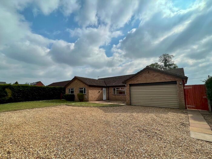 4 Bedroom Bungalow To Rent In The Street, Beck Row, Bury St. Edmunds, IP28