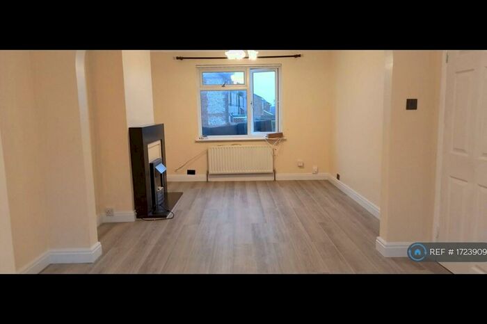 3 Bedroom Semi-Detached House To Rent In Brighton Road, Aldershot, GU12