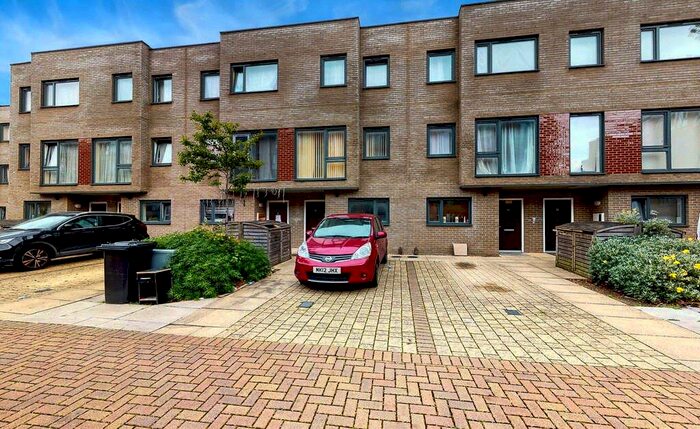 1 Bedroom Apartment To Rent In Flowers Close, Gladstone Park, London, NW2