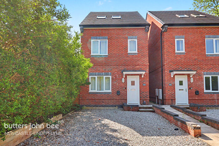 4 Bedroom Semi-Detached House For Sale In King Street, Newcastle, ST5