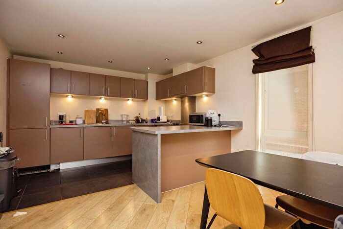 2 Bedroom Flat For Sale In Martyr Road, Guildford, Surrey, GU1