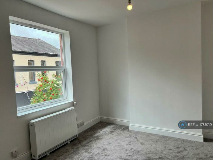 1 Bedroom Flat To Rent In Derby Way, Marple, Stockport, SK6