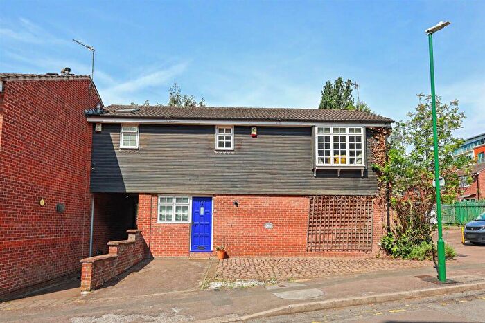 3 Bedroom Town House For Sale In Bluecoat Close, Nottingham, NG1