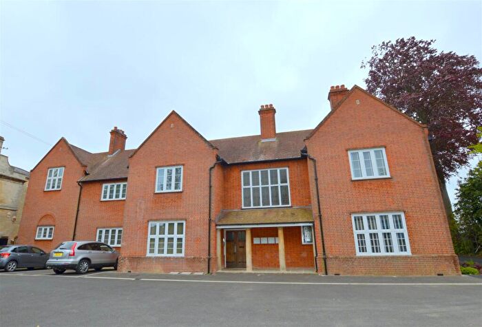 2 Bedroom Apartment To Rent In Red Gables, Trowbridge, BA14