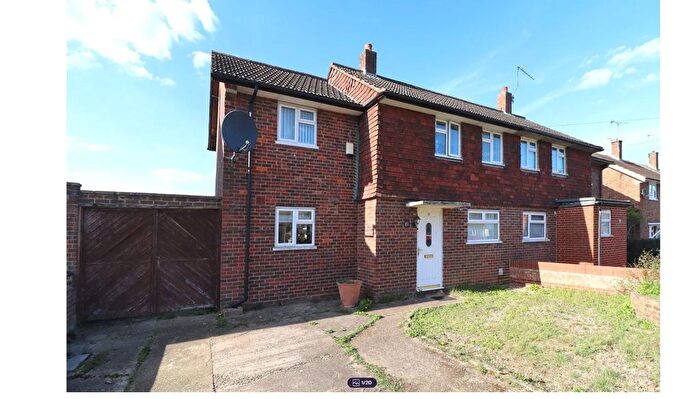 3 Bedroom Semi-Detached House To Rent In Hawthorn Road, GU22