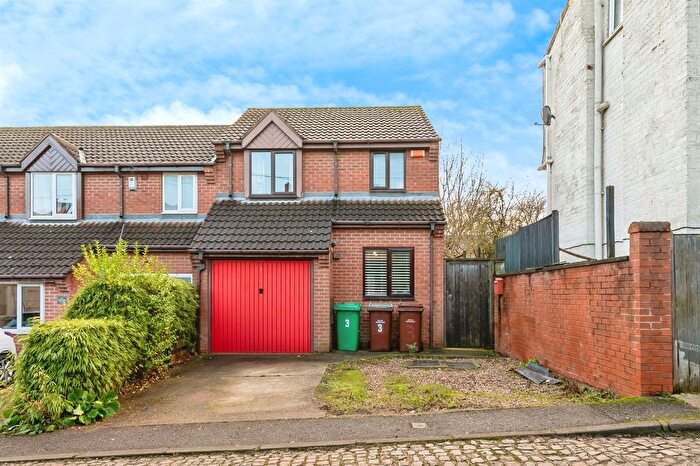 2 Bedroom End Terrace House For Sale In Holly Gardens, Nottingham, NG3