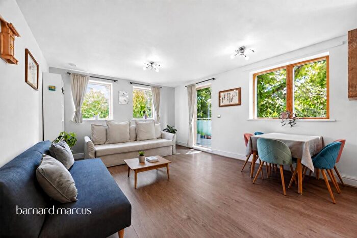 2 Bedroom Flat For Sale In Sanderstead Road, South Croydon, CR2