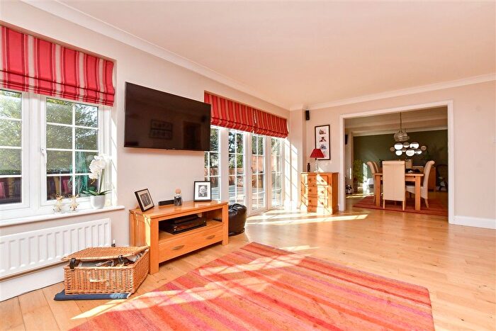 4 Bedroom Detached House For Sale In Chatsfield, Epsom, Surrey, KT17