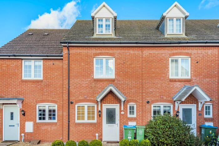 3 Bedroom Town House To Rent In Eggleton Close, Aylesbury HP21