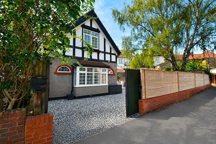 2 Bedroom Detached House For Sale In Greendale Road, Redland, Bristol, BS6