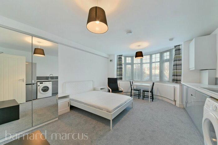 Studio To Rent In Great West Road, Osterley, Isleworth, TW7