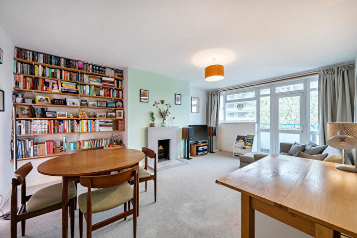 2 Bedroom Apartment For Sale In Brockley Road, London, SE4