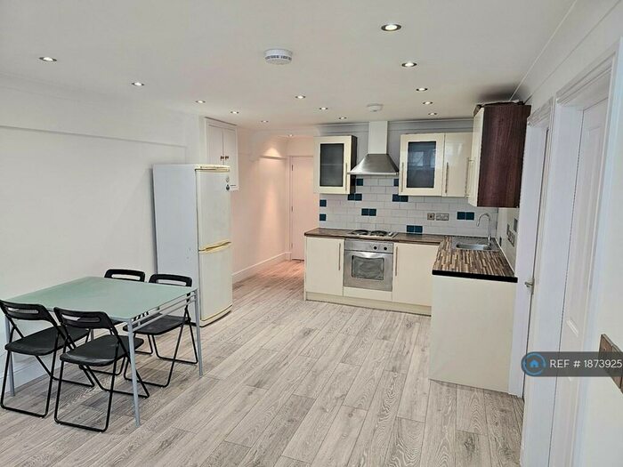 2 Bedroom Flat To Rent In London Street, Reading, RG1