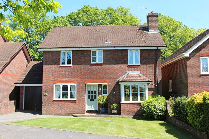 4 Bedroom Detached House For Sale In Lindley Gardens, Alresford, SO24