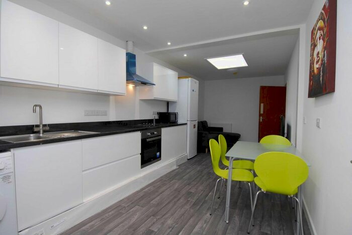 4 Bedroom Flat To Rent In Ebrington Street, Plymouth, PL4