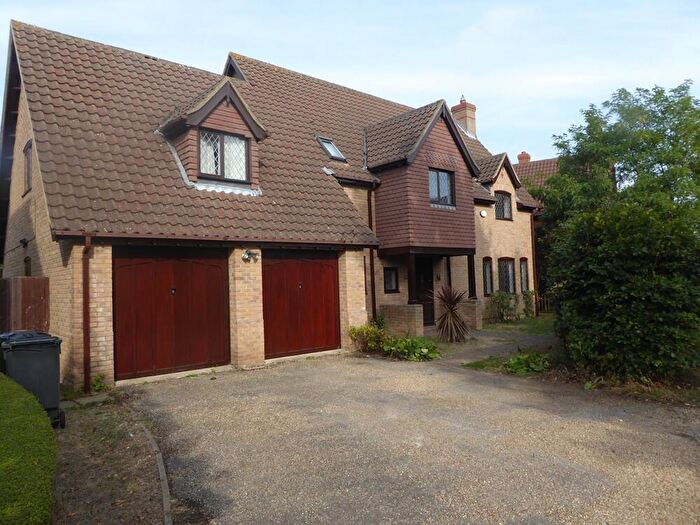 6 Bedroom Detached House To Rent In Lavenham Drive, Biddenham, MK40