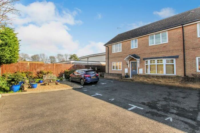 2 Bedroom Maisonette To Rent In Oaktree Court, Broadway, Yaxley, Peterborough, PE7