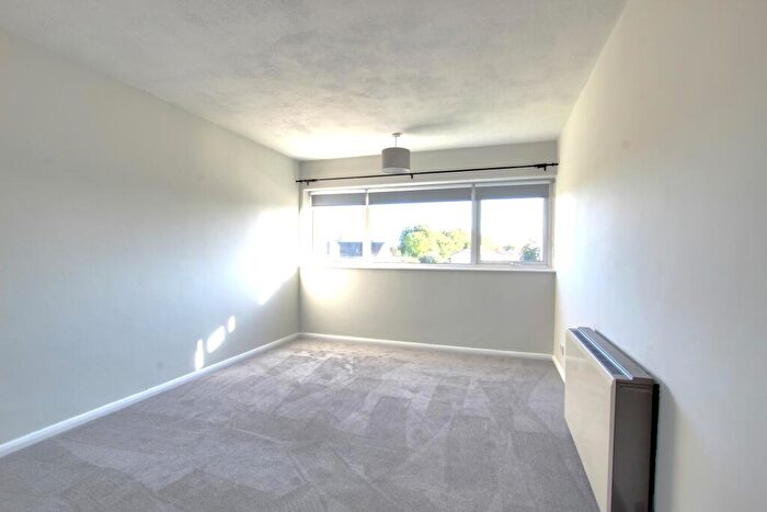 2 Bedroom Flat To Rent In Lavender Court (), West Molesey, KT8