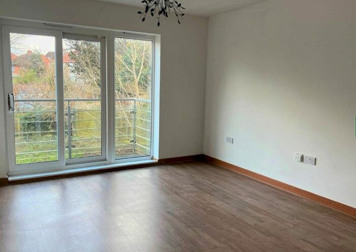 2 Bedroom Flat To Rent In Arundel Square, Maidstone, ME15