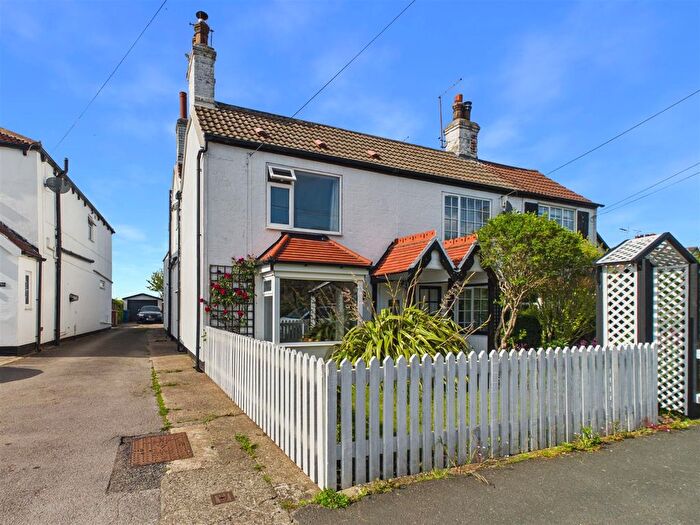 2 Bedroom Cottage For Sale In Mill Road, Swanland, HU14