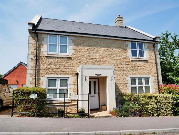 4 Bedroom Detached House For Sale In Station Road, Calne, SN11
