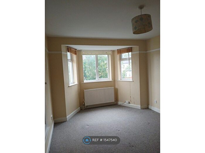 3 Bedroom Semi-Detached House To Rent In Fairfield Road, Northampton, NN2