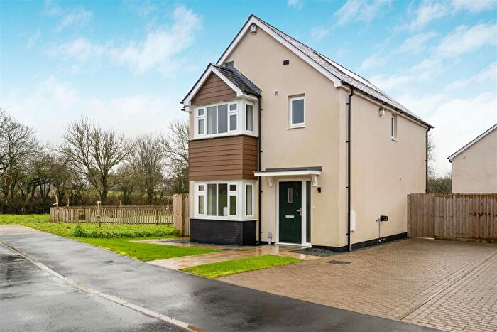 3 Bedroom Detached House For Sale In West Road, Sheepwash, EX21