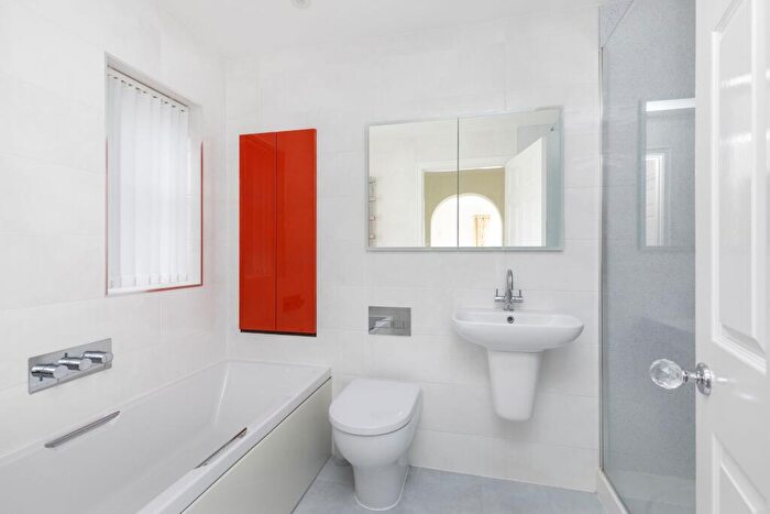 5 Bedroom Detached House For Sale In The Oaks, Rustington, BN16