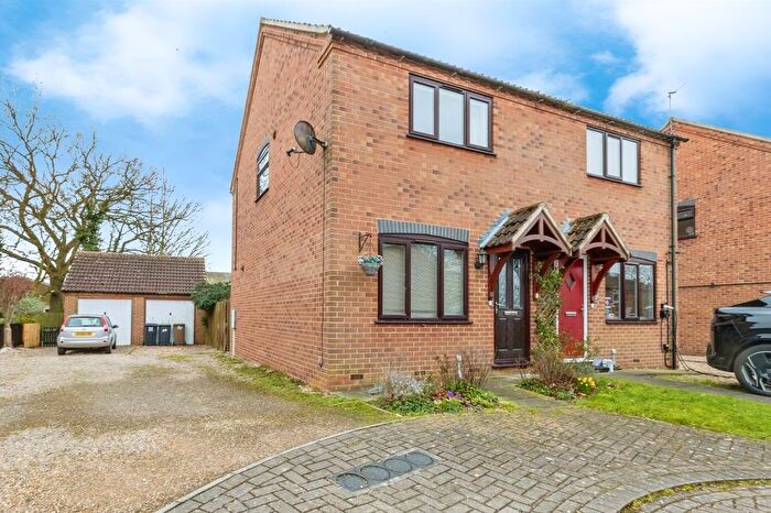 2 Bedroom Semi-Detached House For Sale In Maple Drive, Bassingham, Lincoln, LN5