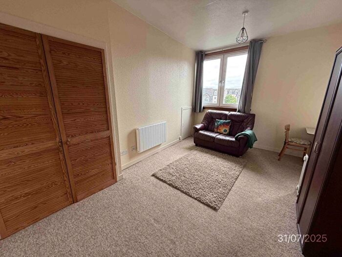 1 Bedroom Flat To Rent In Hardgate, Top Floor Right, Aberdeen, AB11