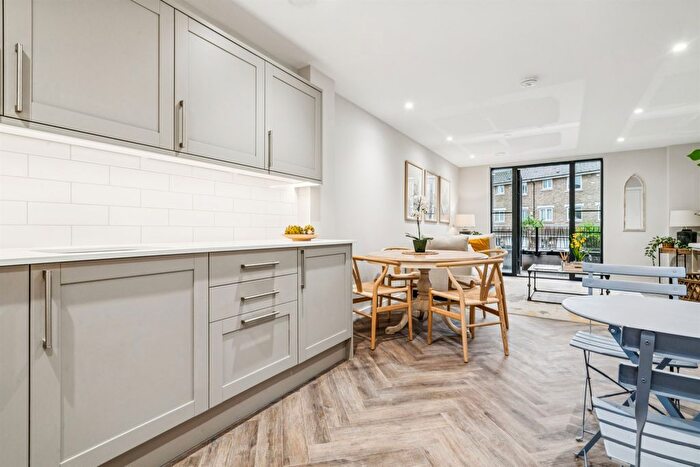 2 Bedroom Flat For Sale In Fallsbrook Road, London, SW16
