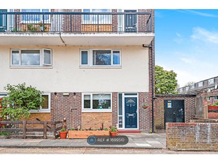 2 Bedroom Maisonette To Rent In Markwell Close, London, SE26