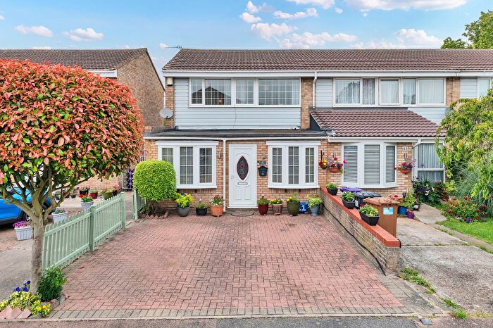 3 Bedroom End Of Terrace House For Sale In Eliot Road, Royston, SG8