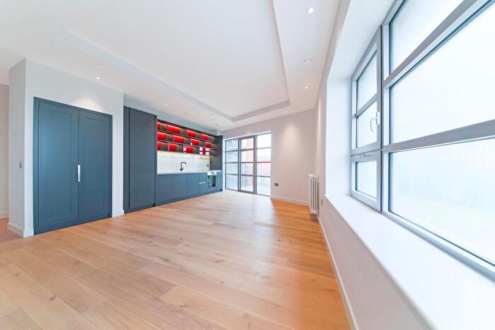 2 Bedroom Apartment To Rent In Kent Building, London City Island, London, E14