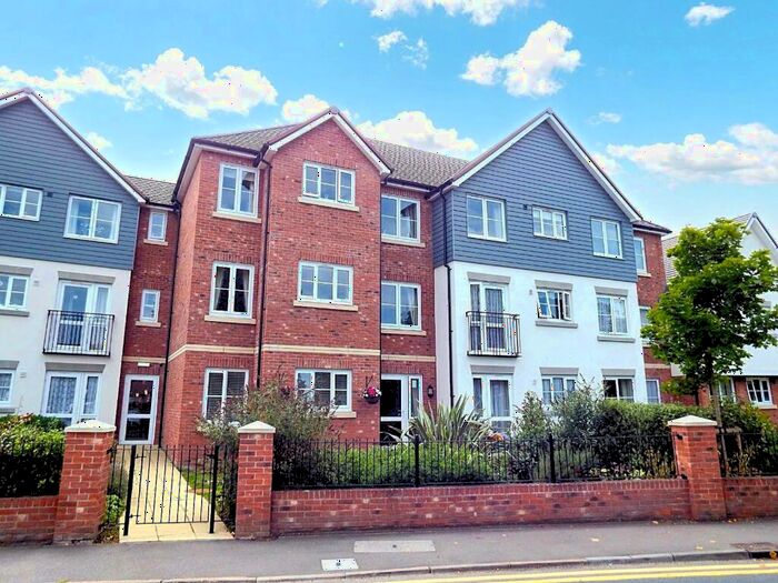 1 Bedroom Apartment For Sale In Pound Avenue, Stevenage, Hertfordshire, SG1