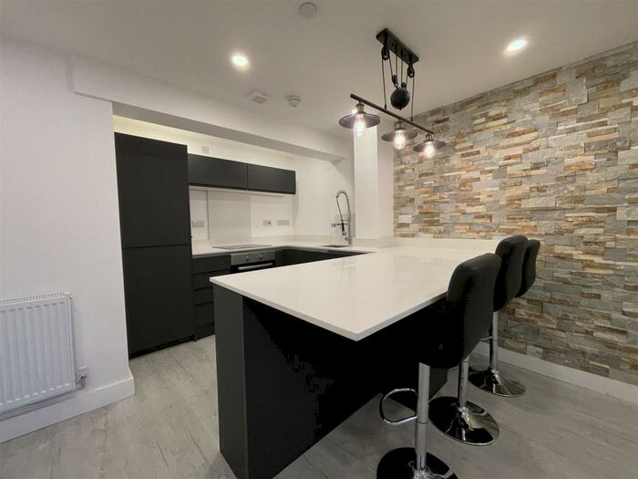 3 Bedroom Apartment To Rent In Richmond Road, Cardiff, CF24