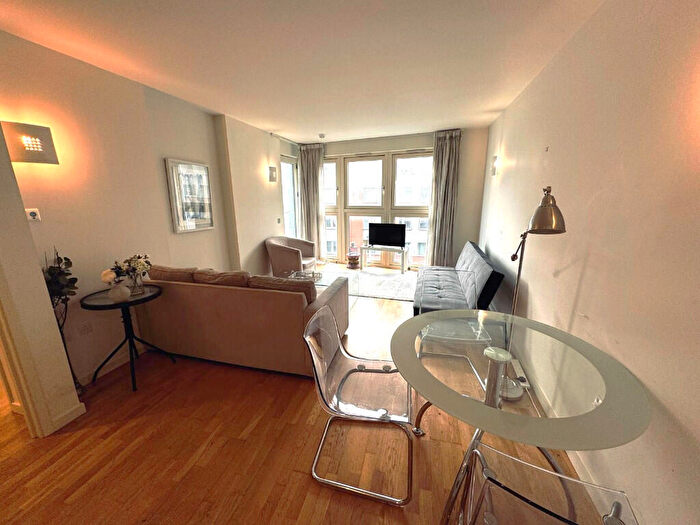 1 Bedroom Apartment To Rent In New Providence Wharf, Fairmont Avenue, London, E14