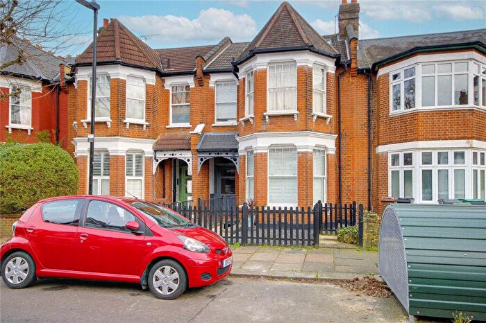 1 Bedroom Apartment For Sale In Coniston Road, London, N10