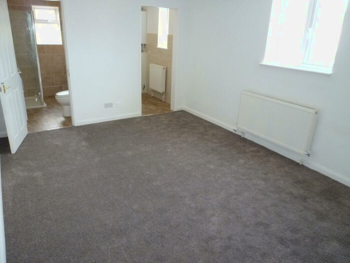 Flat To Rent In Ashcroft Road, Luton, LU2