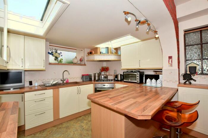 2 Bedroom Detached House For Sale In Broomfield Gate, Whitstable, Kent, CT5