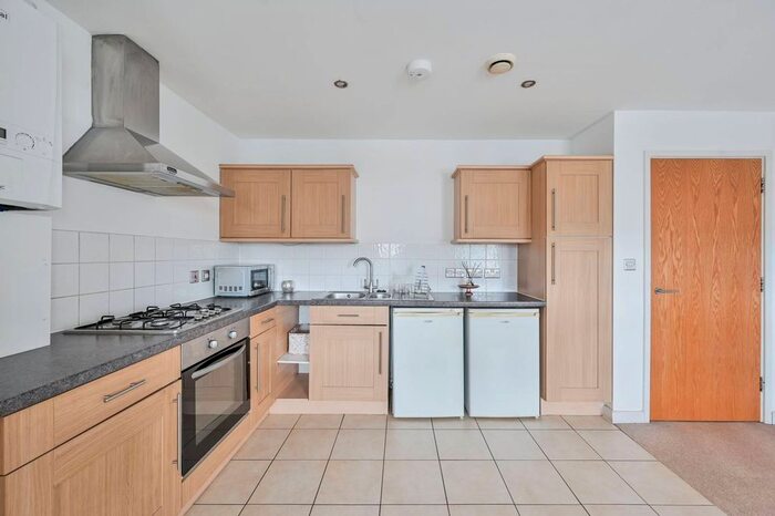 1 Bedroom Flat To Rent In Bellmaker Court, Bow, London, E3