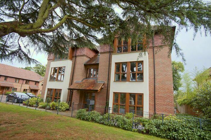 2 Bedroom Flat For Sale In Ashbourne Gardens, Hertford, SG13