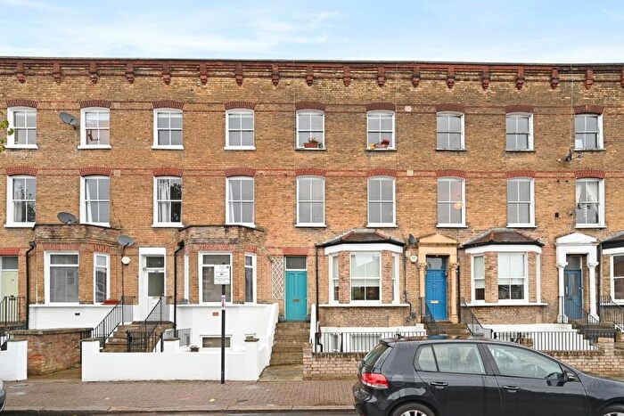 2 Bedroom Flat For Sale In Byrne Road, London, SW12