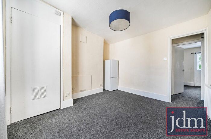 2 Bedroom Flat To Rent In Brandram Road, London, SE13