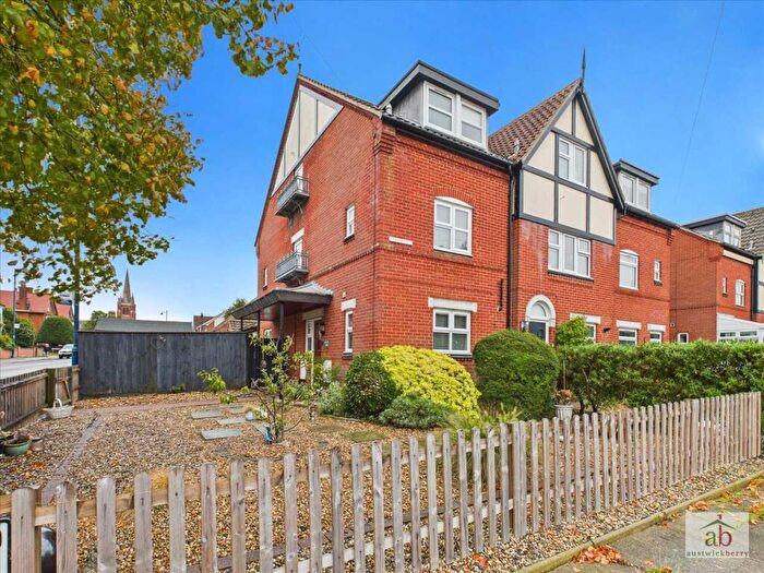 4 Bedroom Semi-Detached House For Sale In Bacton Road, Felixstowe, IP11