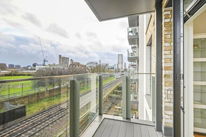 1 Bedroom Flat To Rent In Madeira Street, , Bow, London, E14