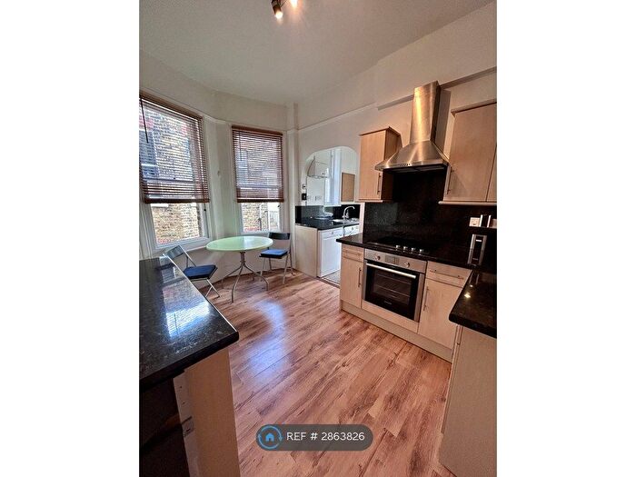 2 Bedroom Flat To Rent In Amesbury Avenue, London, SW2