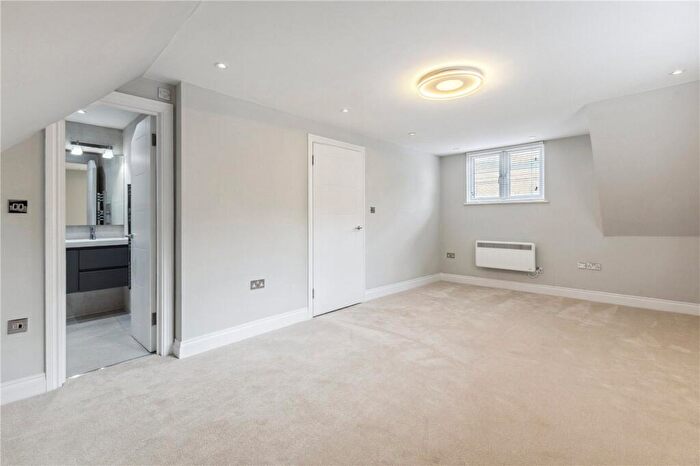 5 Bedroom Detached House For Sale In Sandy Lane, Chobham, Surrey, GU24