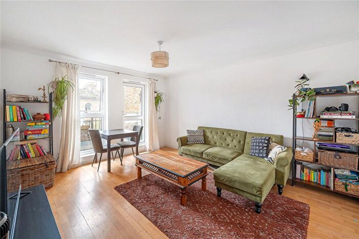 2 Bedroom Flat To Rent In St James's Drive, Wandsworth Common, SW12